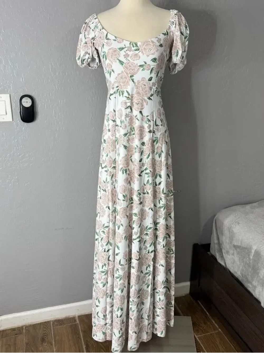 Romantic Blush Floral Scoop-Neck Maxi Dress